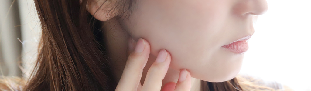 フェイスラインのもたつき・下がりが気になる〔ボトックスリフト〕